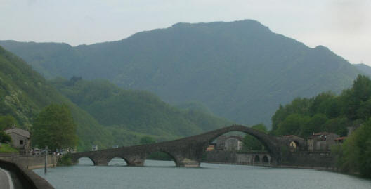 Il "ponte del Diavolo" a Borgo a Mozzano